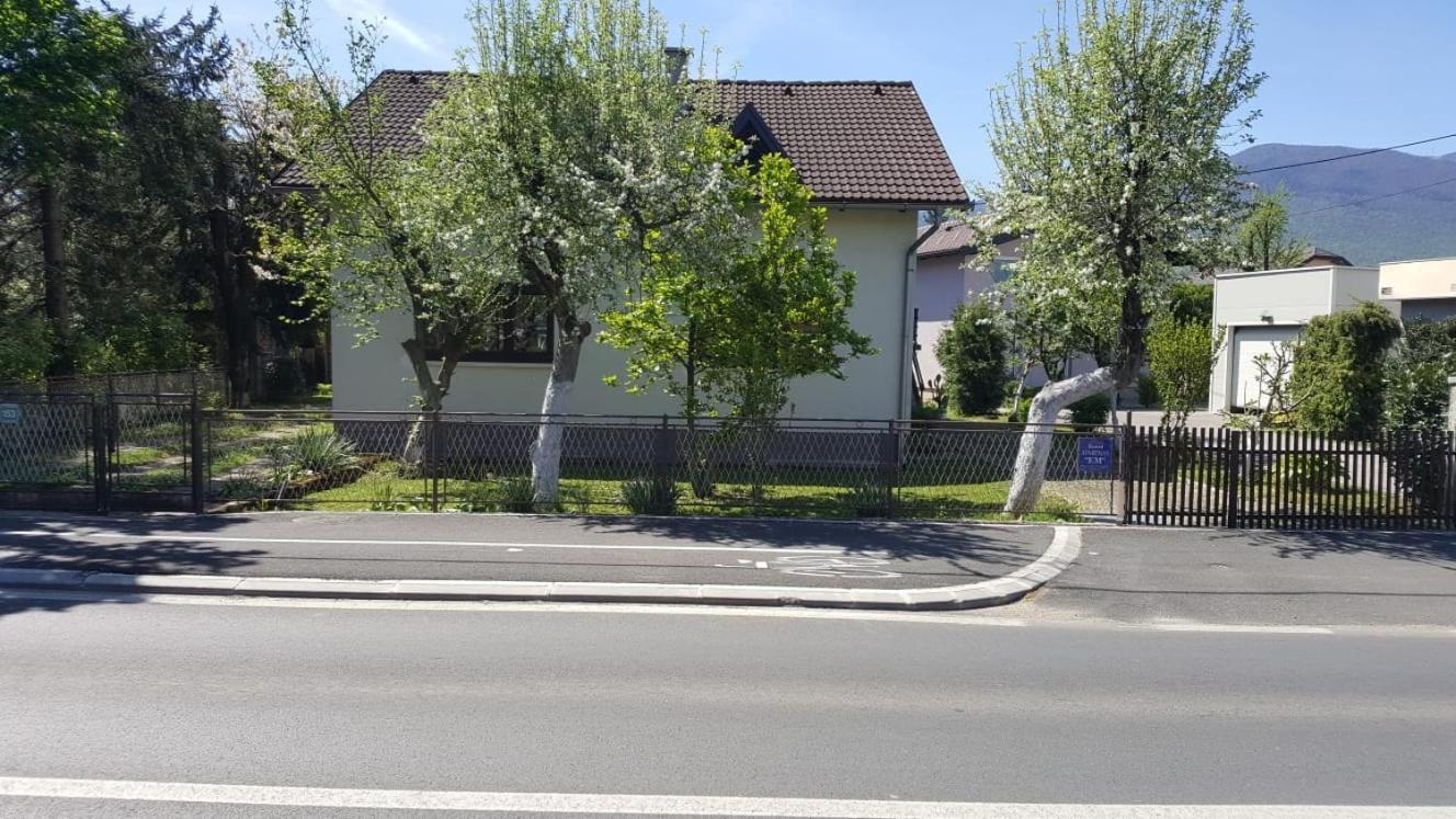 Apartman "Em" Бихач Экстерьер фото